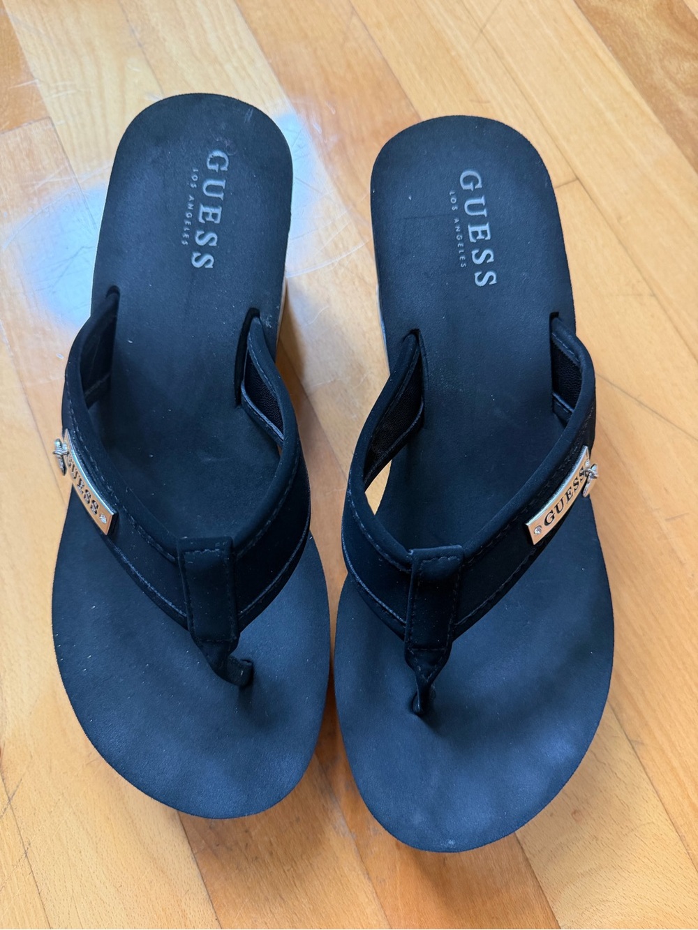 GUESS Black Wedge Platform Flip Flop Sandals Size 9 - Picture 13 of 16
